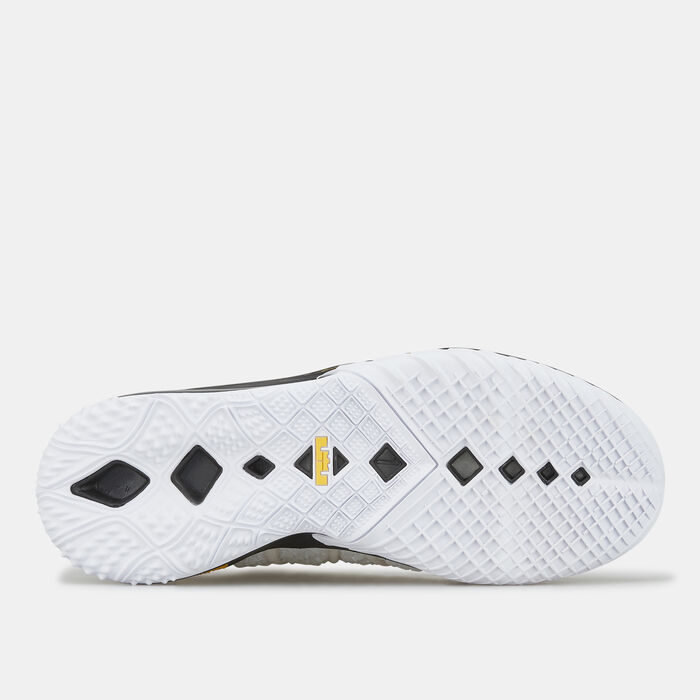Nike Men's LeBron 18 Basketball Shoe White Nike Men's LeBron 18 Basketball Shoe White image number 4