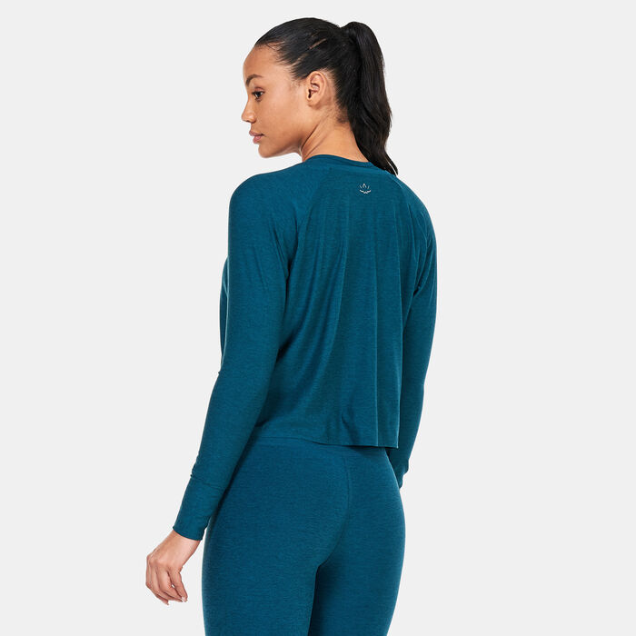 BEYOND YOGA Women's Featherweight Daydreamer Long Sleeve T-Shirt Green BEYOND YOGA Women's Featherweight Daydreamer Long Sleeve T-Shirt Green image number 1