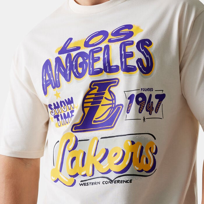 New Era Men's NBA Los Angeles Lakers Graphic T-Shirt Beige New Era Men's NBA Los Angeles Lakers Graphic T-Shirt Beige image number 2