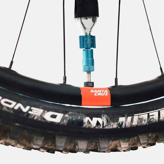 Peaty’s Holeshot CO2 Tyre Inflator - Road & Gravel (16g) Multi-Color image number 3