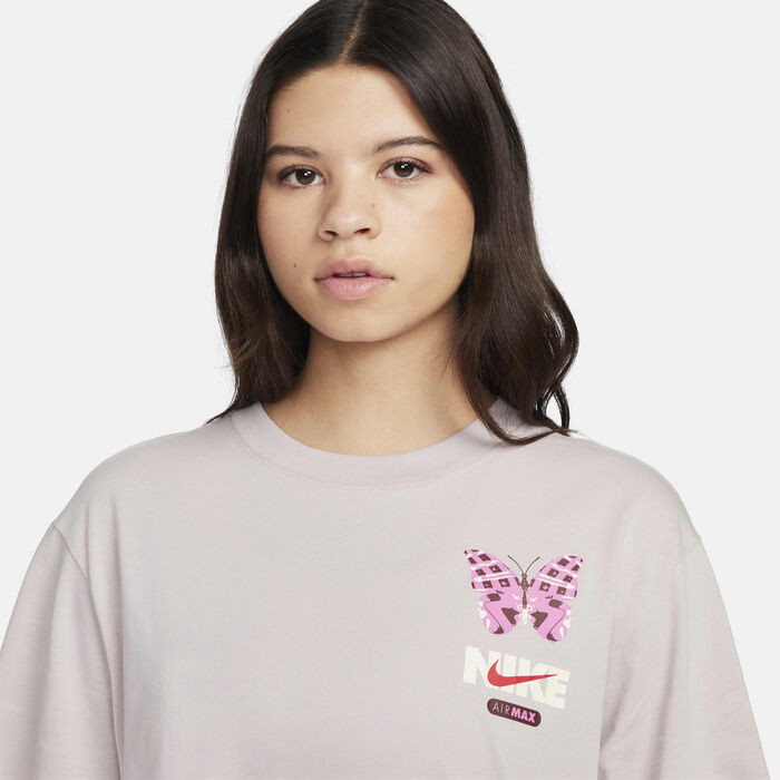 Nike Women's Sportswear Graphic Boyfriend T-Shirt Beige Nike Women's Sportswear Graphic Boyfriend T-Shirt Beige image number 2