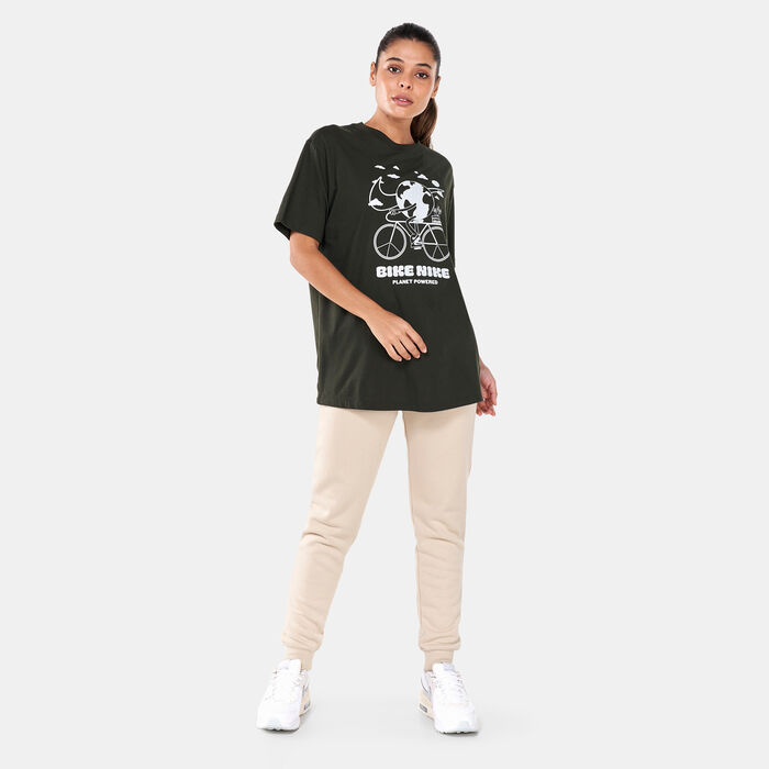 Nike Women's Sportswear Earth Day T-Shirt White Nike Women's Sportswear Earth Day T-Shirt White image number 2
