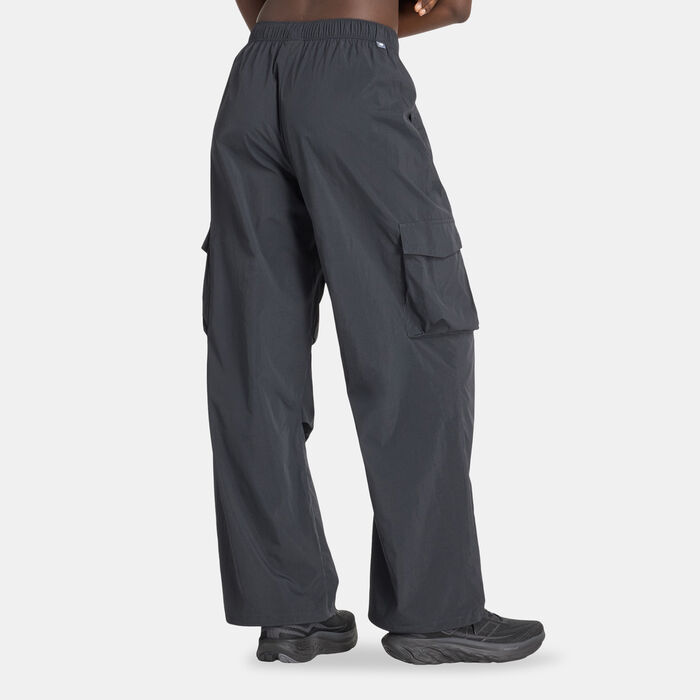 New Balance Women's Seasonal Cargo Pants Black New Balance Women's Seasonal Cargo Pants Black image number 1