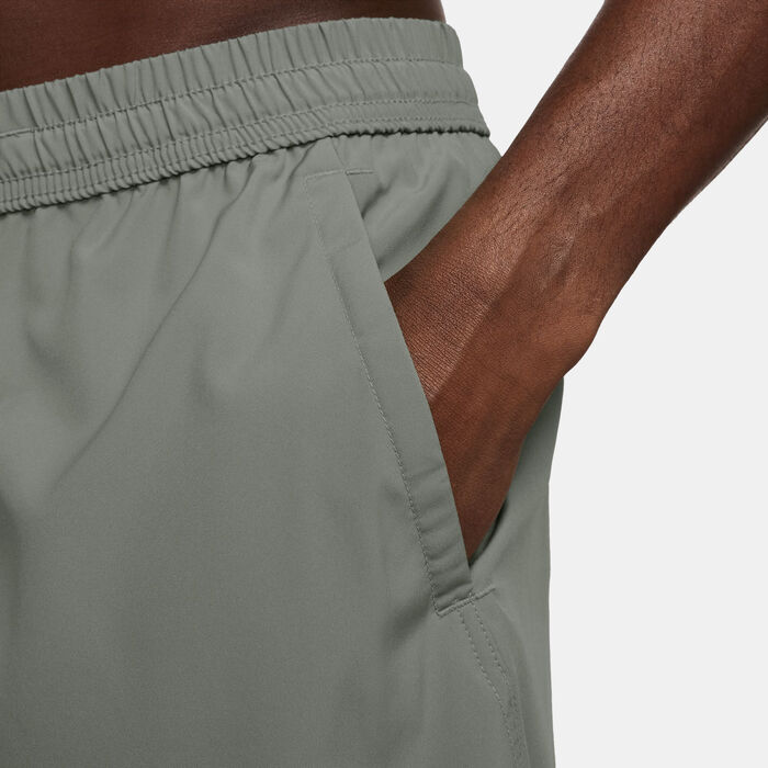 Nike Men's Form Dri-FIT Unlined Versatile Shorts Green Nike Men's Form Dri-FIT Unlined Versatile Shorts Green image number 4
