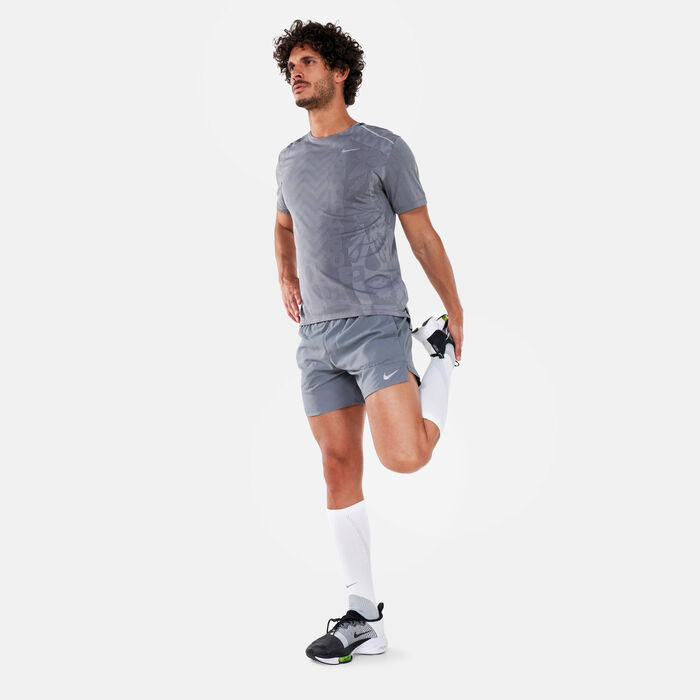 Nike Men's Stride Dri-FIT Running Shorts Grey Nike Men's Stride Dri-FIT Running Shorts Grey image number 2