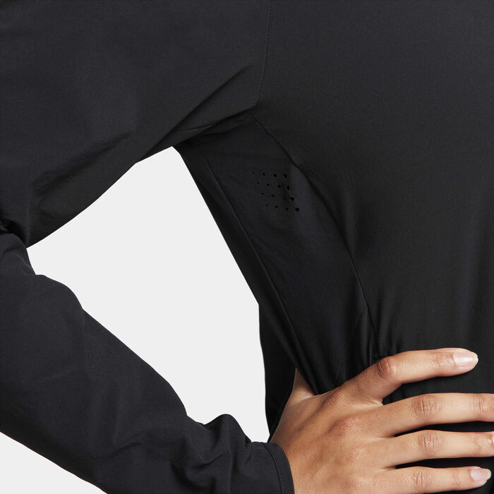 Nike Women's Swift UV Running Jacket Black image number 6