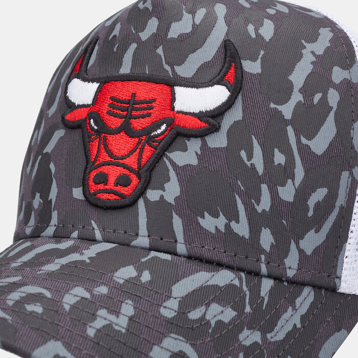New Era Men's Seasonal Camo Trucker Chicago Bulls Cap Grey New Era Men's Seasonal Camo Trucker Chicago Bulls Cap Grey image number 2