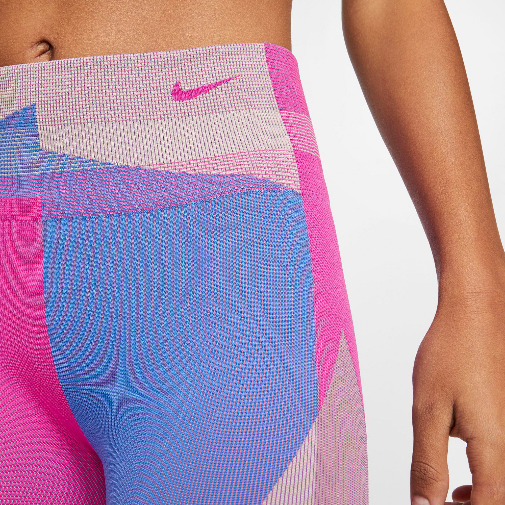 Nike icon clash shorts fire pink online
