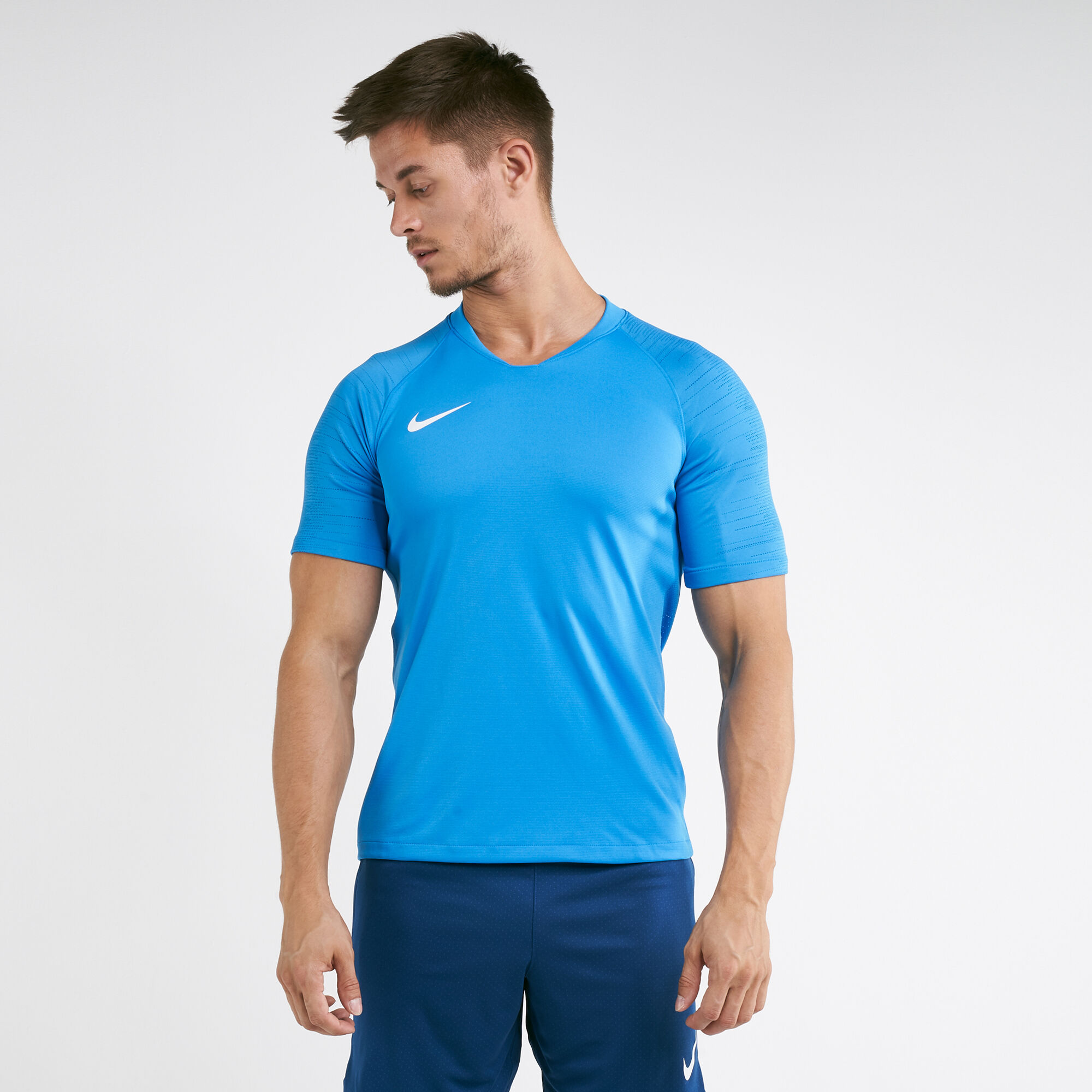 Nike breathe store strike t shirt
