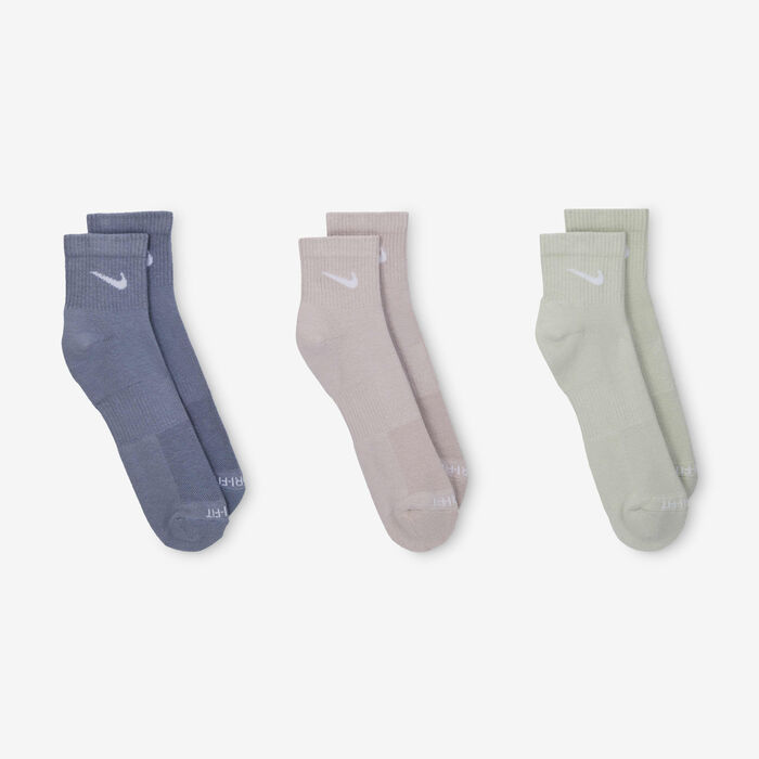 Nike Everyday Plus Cushioned Training Ankle Socks (3 Pairs) Multi-Color Nike Everyday Plus Cushioned Training Ankle Socks (3 Pairs) Multi-Color image number 2