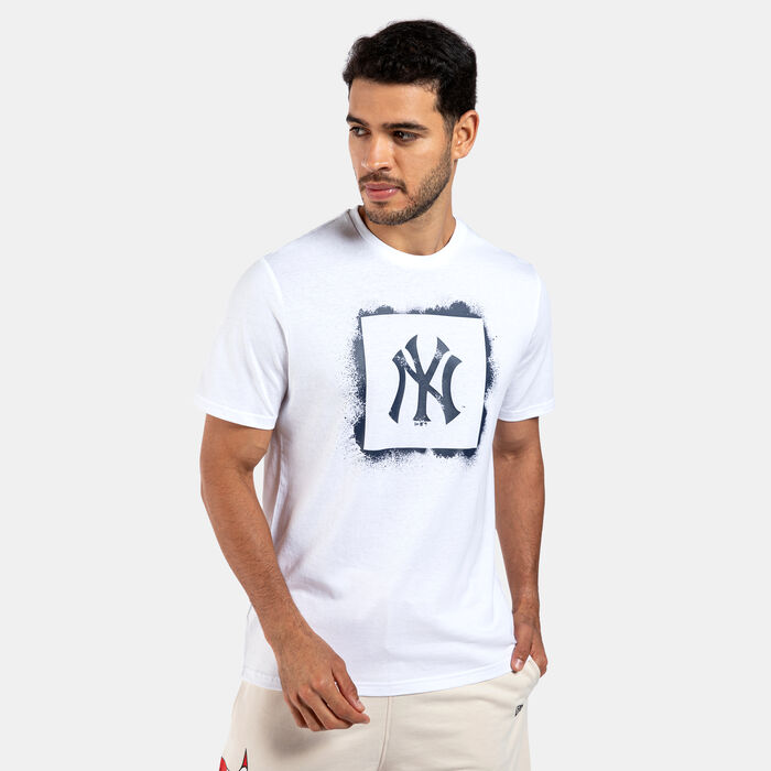 New Era Men's MLB New York Yankees Spray Stamp Graphic T-Shirt White image number 0