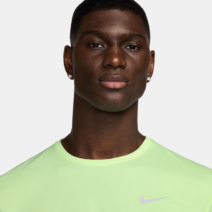 Nike Men's Miler Dri-FIT UV Running T-Shirt Green Nike Men's Miler Dri-FIT UV Running T-Shirt Green image number 2