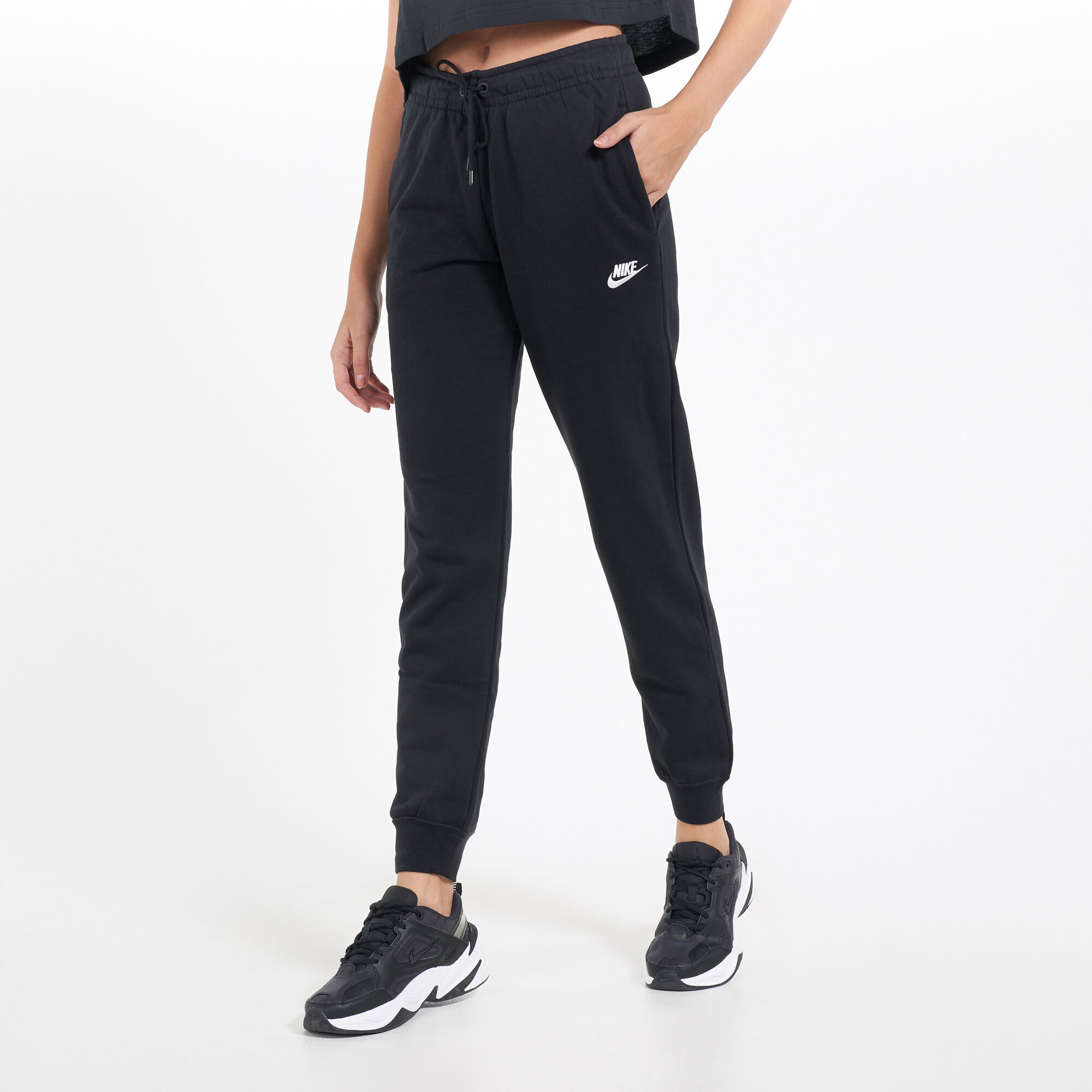 Womens black sale nike essential joggers