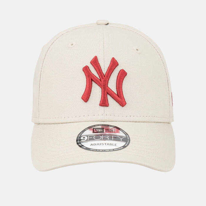 New Era Men's League Essentials 9FORTY New York Yankees Cap Beige New Era Men's League Essentials 9FORTY New York Yankees Cap Beige image number 0