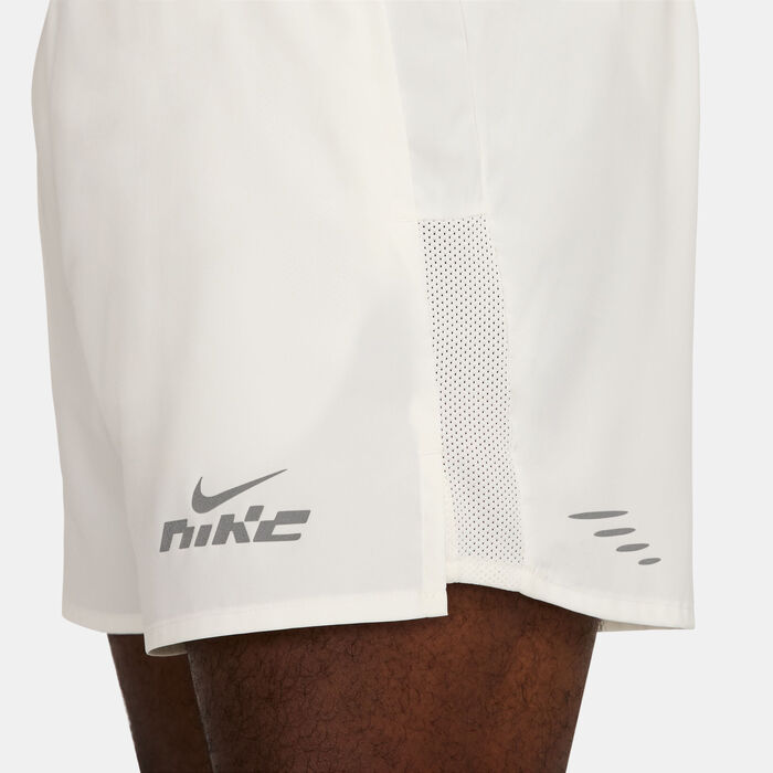 Nike Men's Challenger Flash Dri-FIT Running Shorts Ivory Nike Men's Challenger Flash Dri-FIT Running Shorts Ivory image number 3