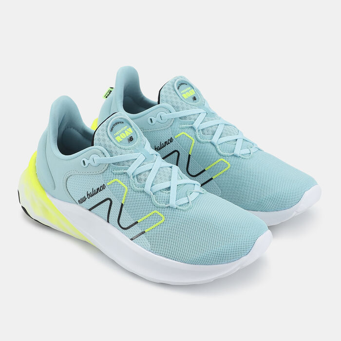 New Balance Women's WROAVV2 Shoe Blue New Balance Women's WROAVV2 Shoe Blue image number 1