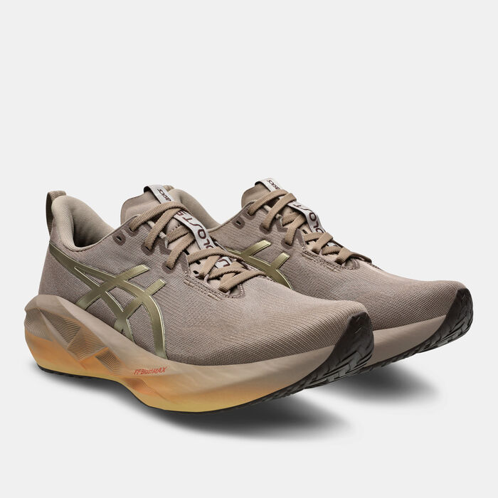 ASICS Men's NOVABLAST 5 LUXE Running Shoes Gold ASICS Men's NOVABLAST 5 LUXE Running Shoes Gold image number 1