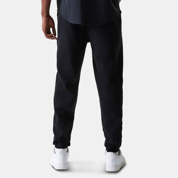 New Era Men's NBA Chicago Bulls Arch Graphic Joggers Black image number 1