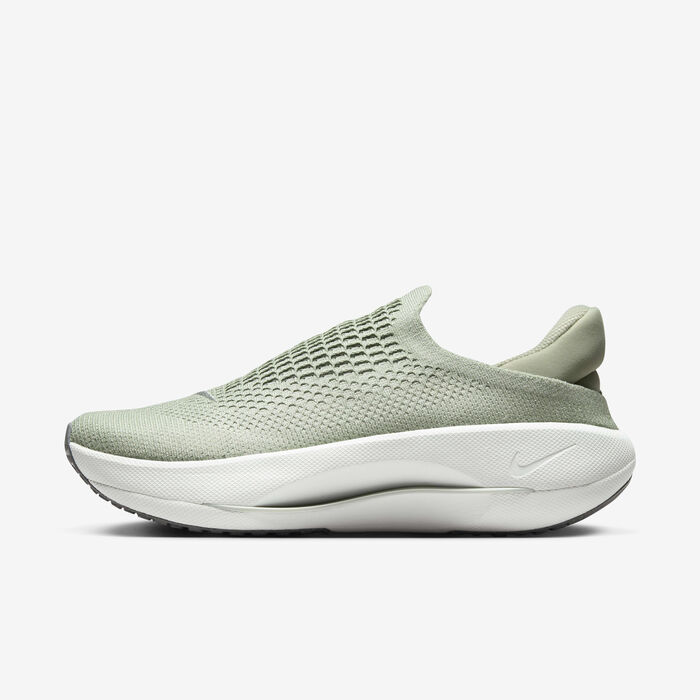 Nike Women's Reina EasyOn Shoes Green Nike Women's Reina EasyOn Shoes Green image number 0