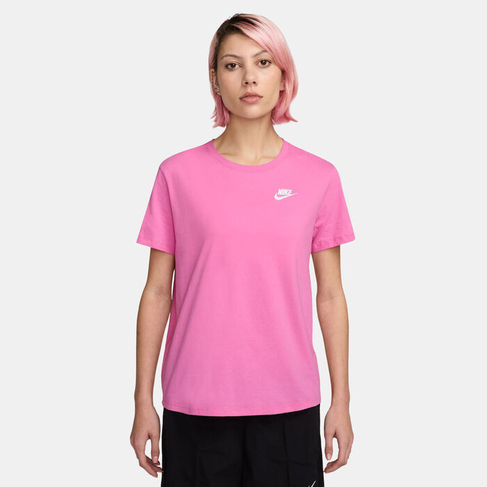 Nike Women's Sportswear Club Essentials T-Shirt Pink Nike Women's Sportswear Club Essentials T-Shirt Pink image number 0