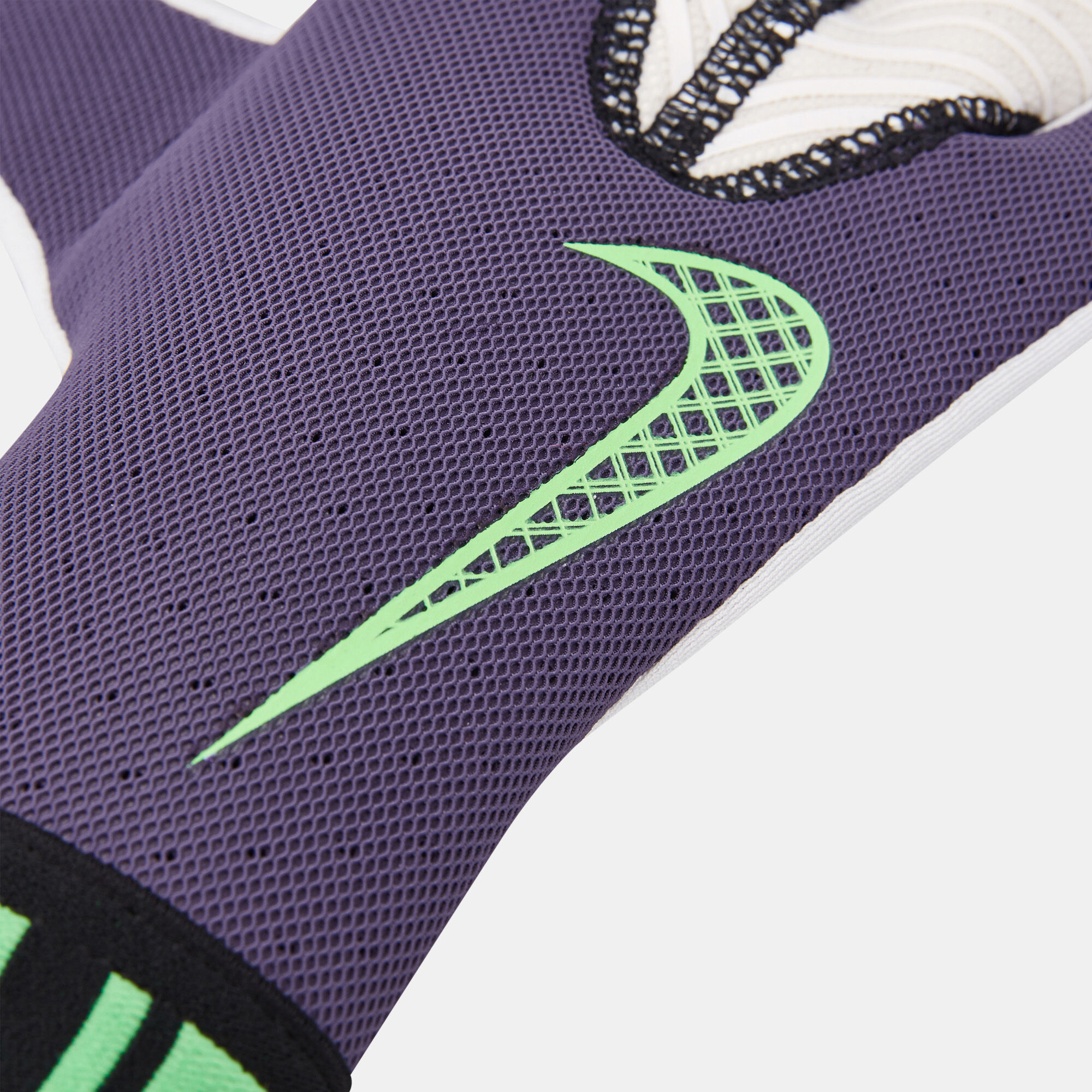 Nike mercurial goalkeeper touch victory football gloves 2025