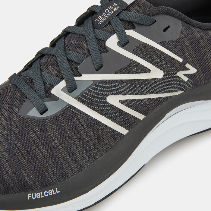 New Balance Women's FuelCell Propel v4 Shoe Black New Balance Women's FuelCell Propel v4 Shoe Black image number 4