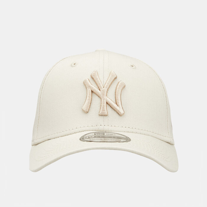 New Era Men's League Essential 39THIRTY New York Yankees Cap Beige New Era Men's League Essential 39THIRTY New York Yankees Cap Beige image number 0