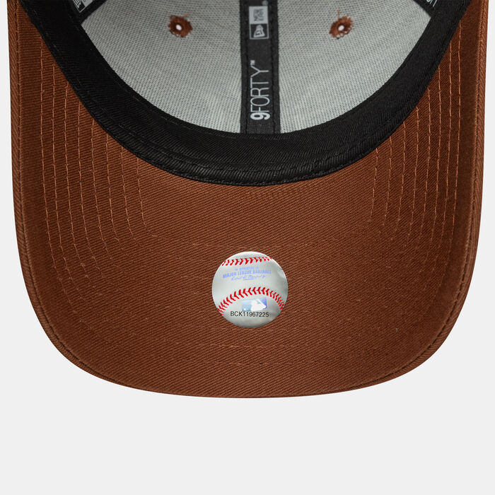 New Era Men's MLB New York Yankees League Essential 9FORTY Cap Brown image number 4