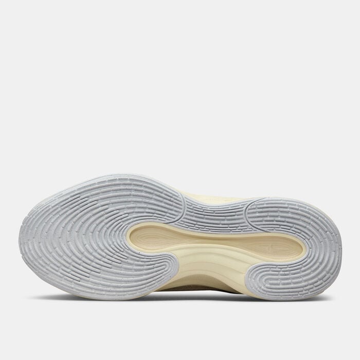 Nike Men's G.T. Hustle Academy Basketball Shoes Beige Nike Men's G.T. Hustle Academy Basketball Shoes Beige image number 3
