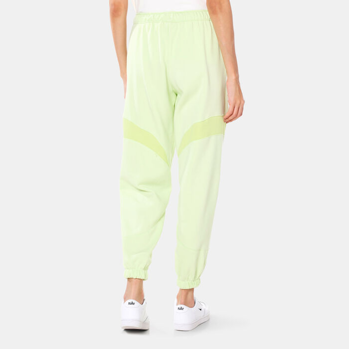 Nike Women's Sportswear Air Fleece Joggers Green image number 1