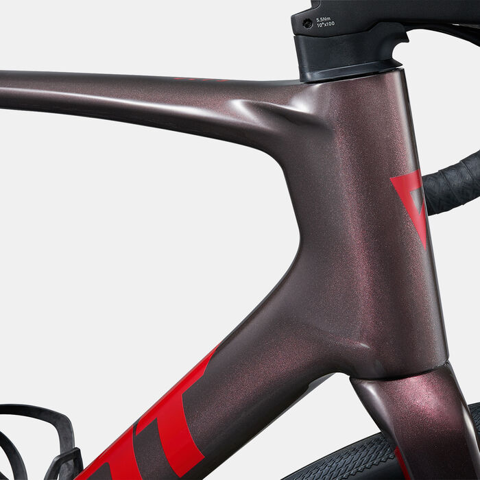 Giant Defy Advanced 2 Road Bike Red Giant Defy Advanced 2 Road Bike Red image number 5