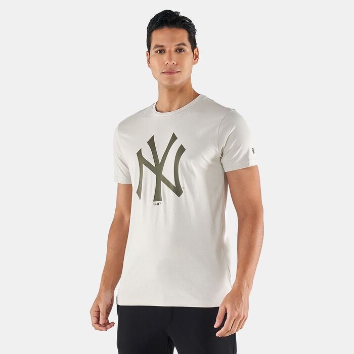 New Era Men's MLB Seasonal Team New York Yankees Logo Stone T-Shirt Beige New Era Men's MLB Seasonal Team New York Yankees Logo Stone T-Shirt Beige image number 0