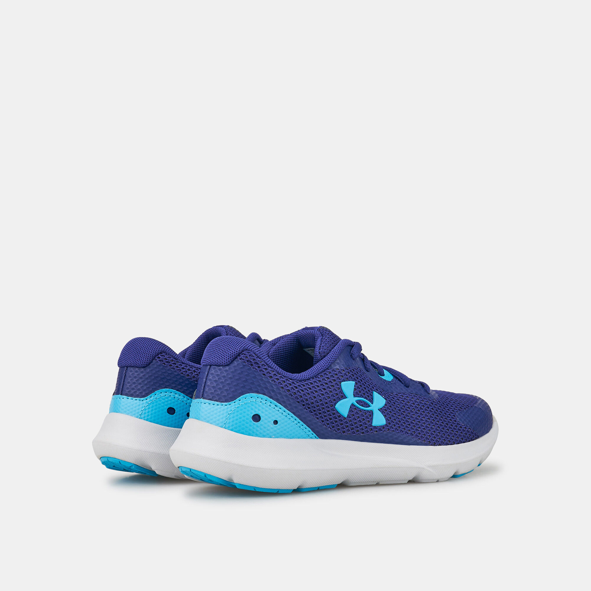 Under armour surge outlet youth sneaker
