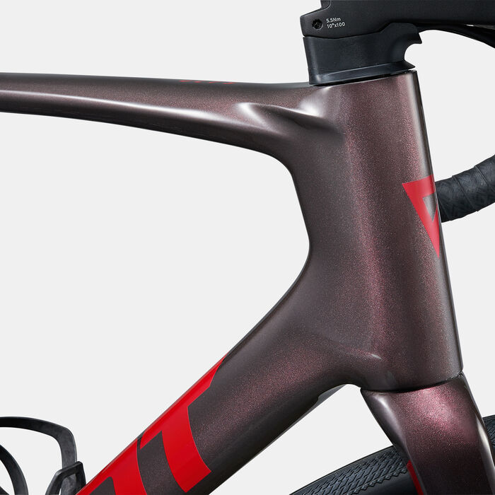 Giant Defy Advanced 2 Road Bike Red Giant Defy Advanced 2 Road Bike Red image number 4