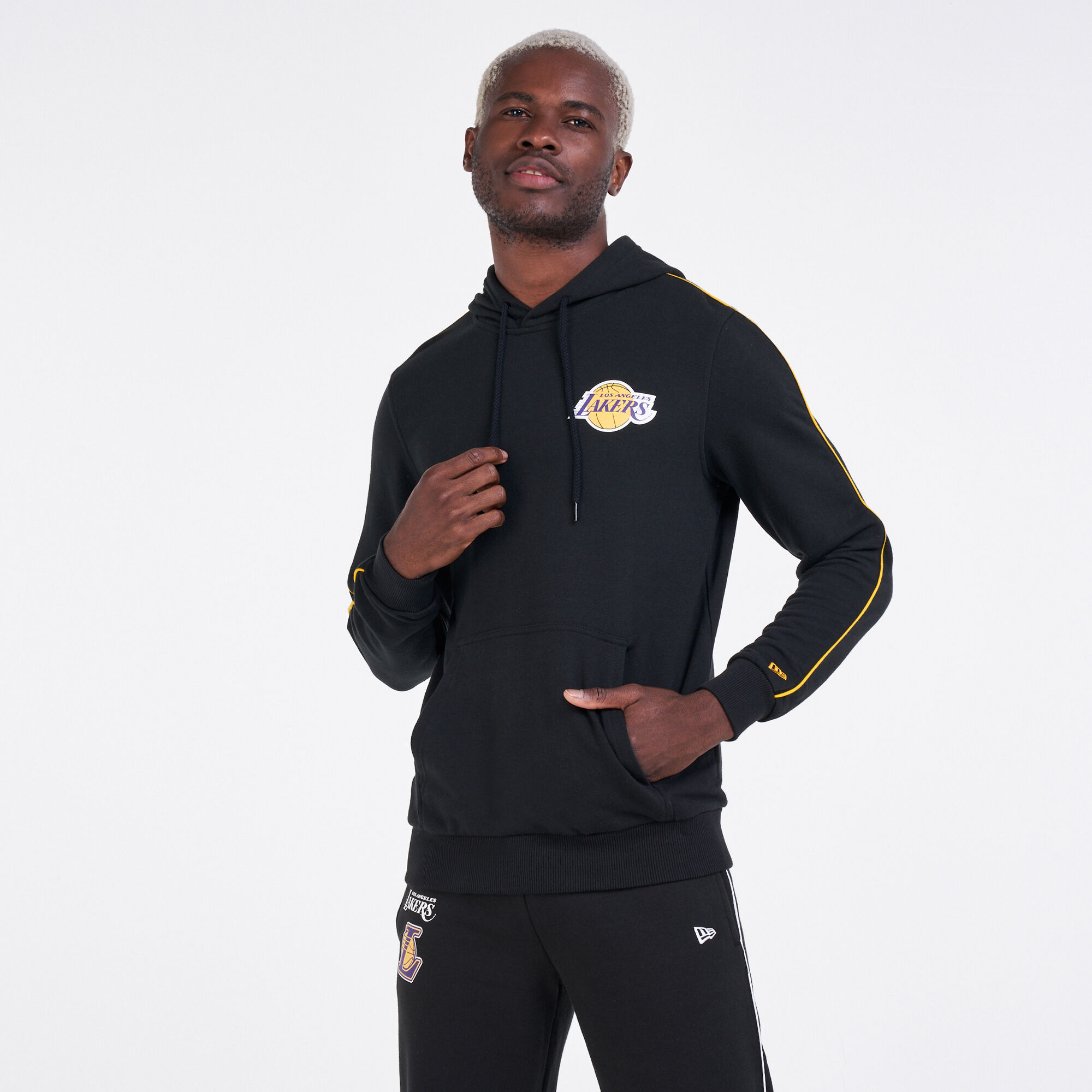 New Era Men s LA Lakers Stripe Piping Hoodie Black in KSA SSS