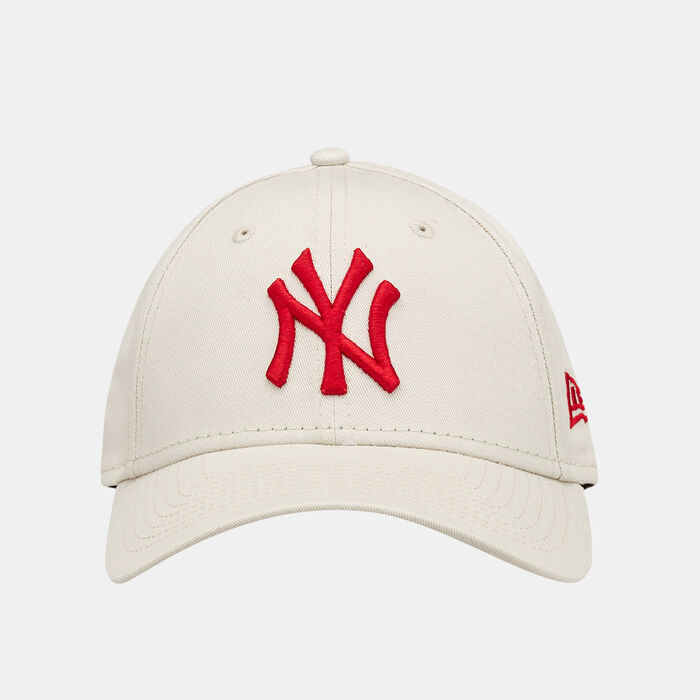 New Era Men's League Essential New York Yankees 9FORTY Cap Beige New Era Men's League Essential New York Yankees 9FORTY Cap Beige image number 0