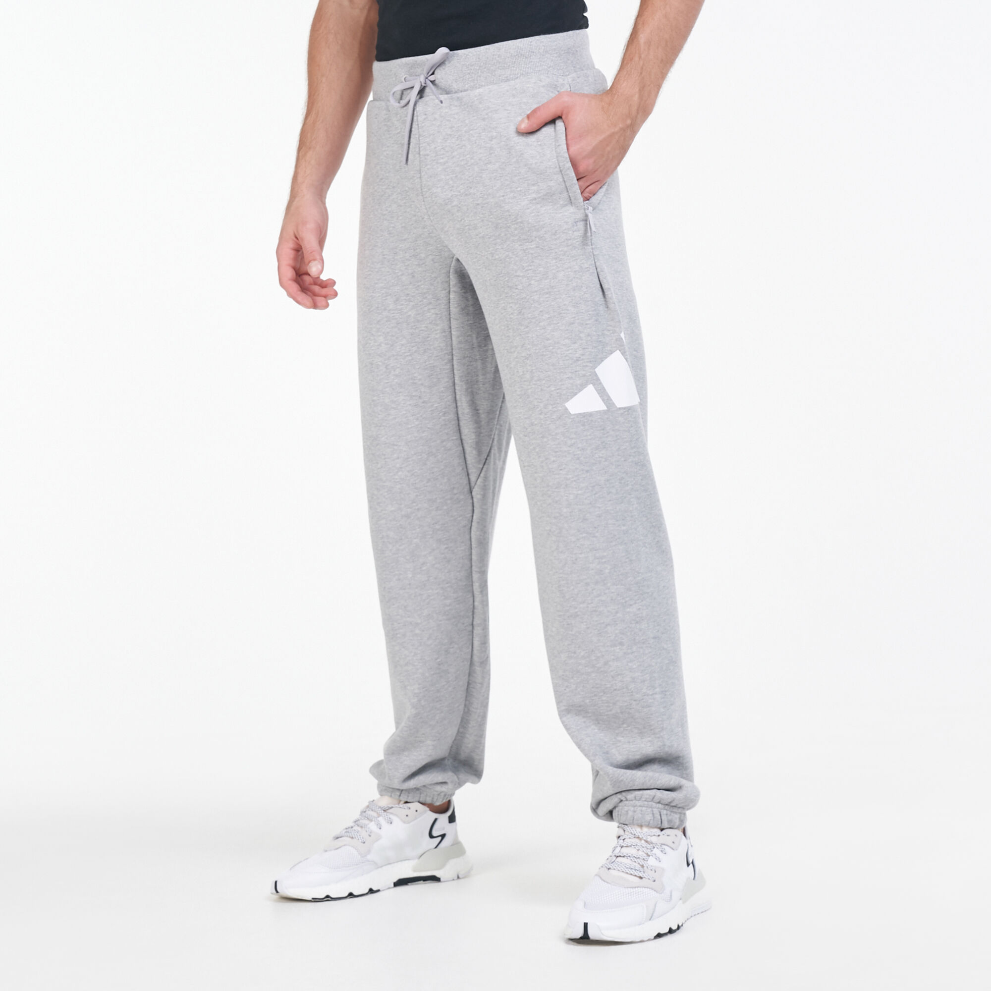 Adidas badge sale of sport sweatpants