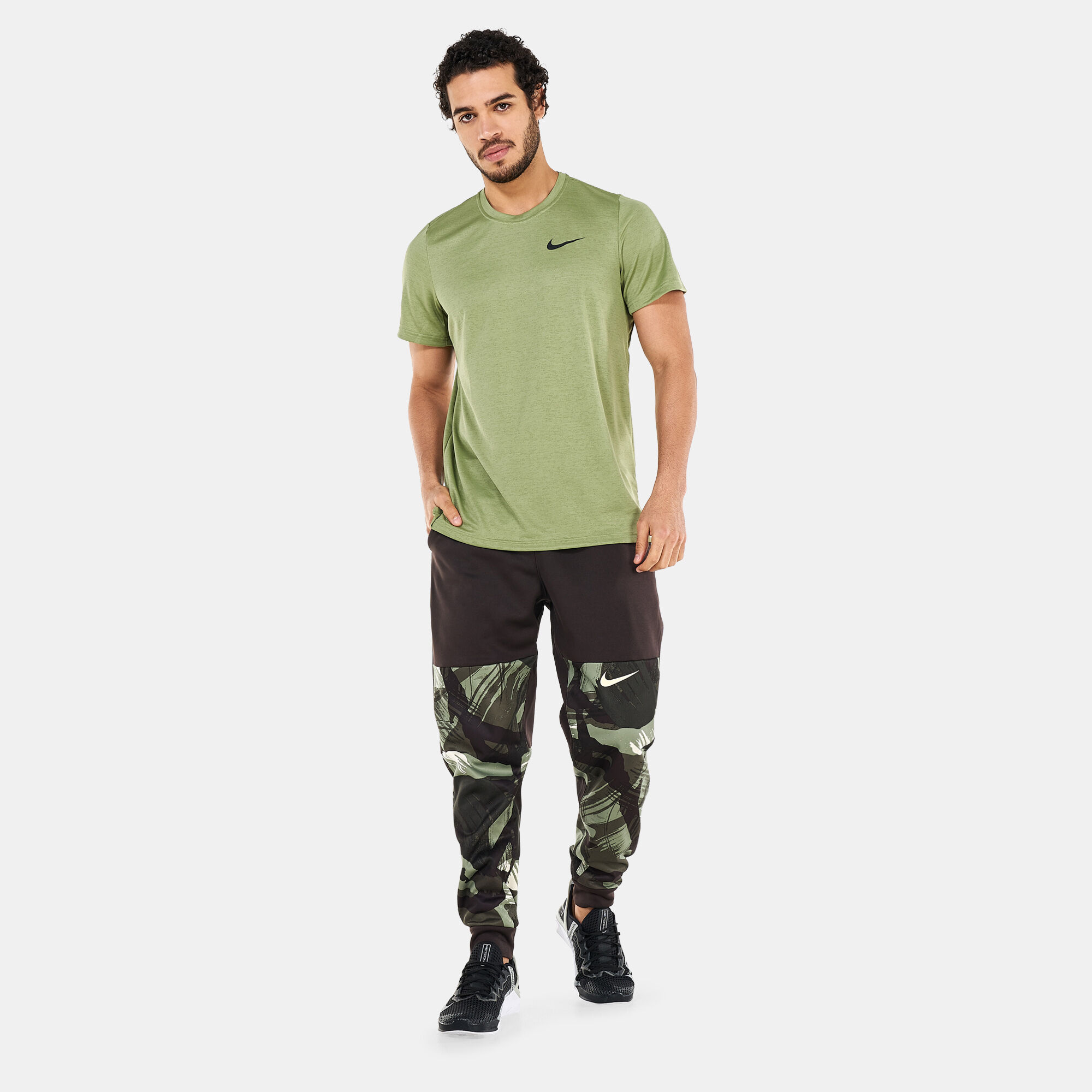 Mens camo joggers discount nike