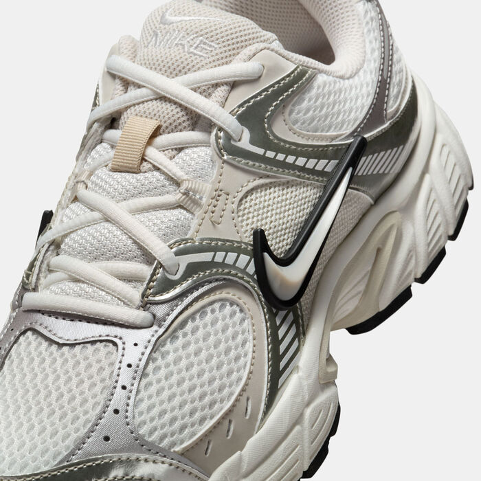 Nike Women's V5 RNR Shoes White Nike Women's V5 RNR Shoes White image number 5