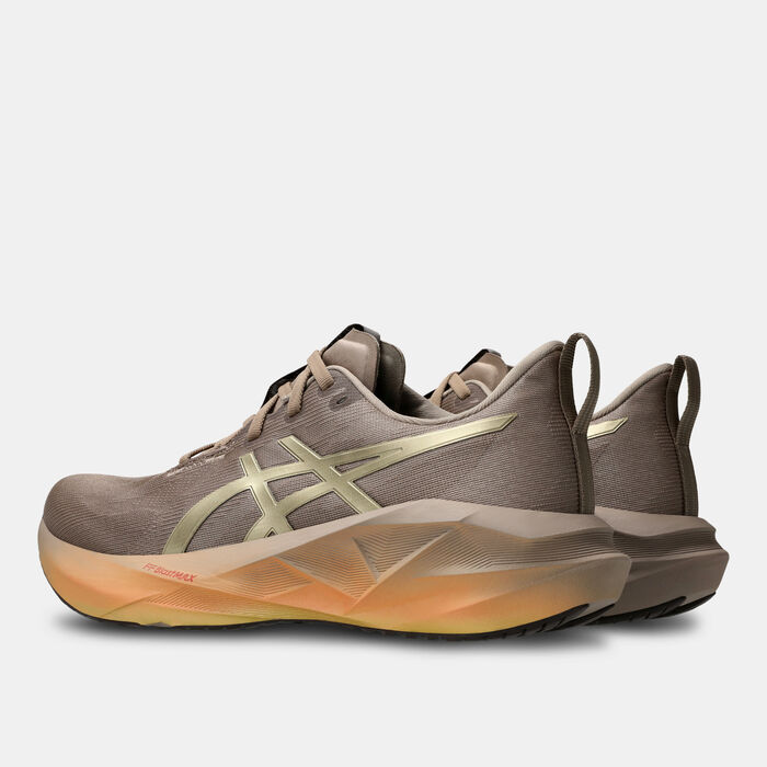 ASICS Men's NOVABLAST 5 LUXE Running Shoes Gold ASICS Men's NOVABLAST 5 LUXE Running Shoes Gold image number 2