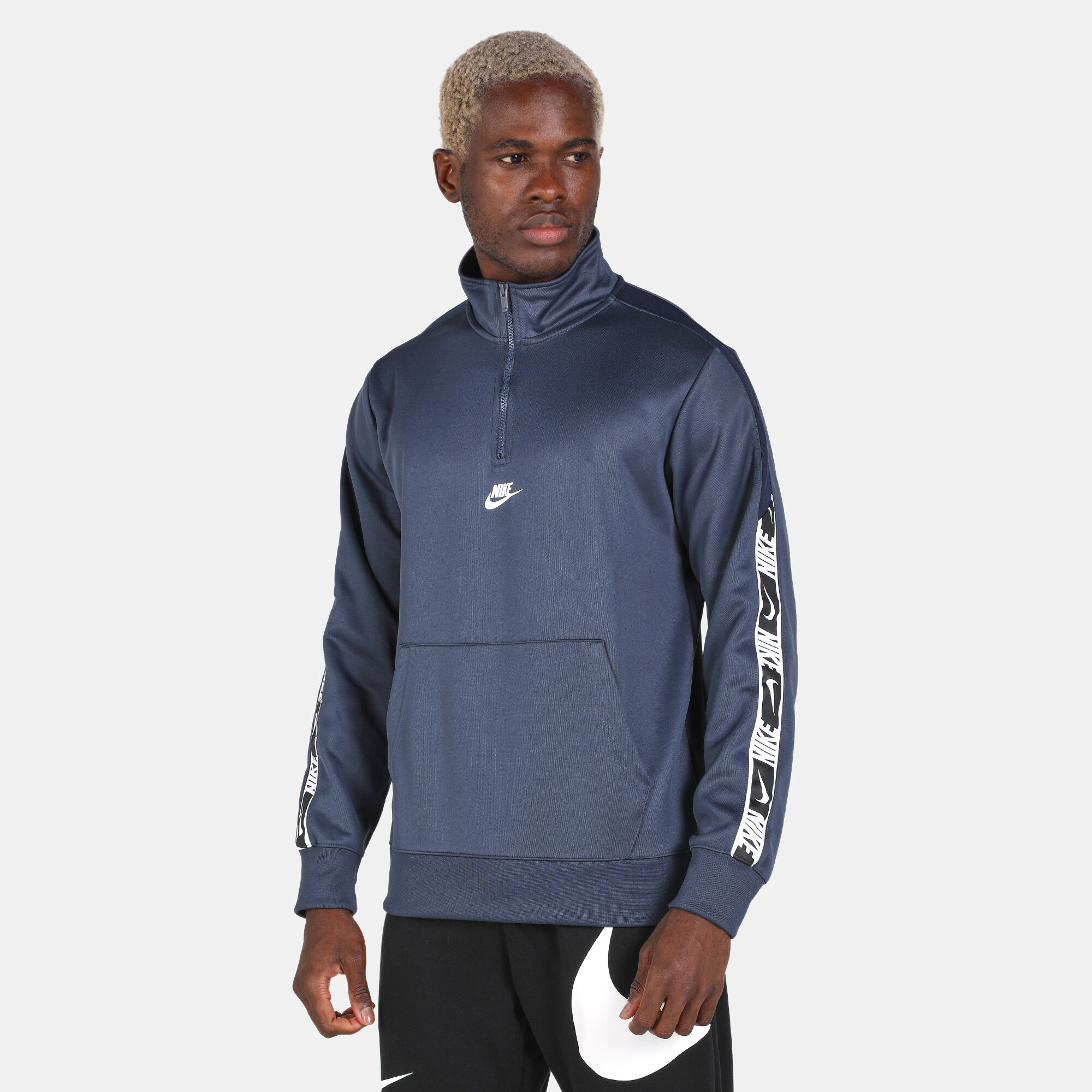 Nike men's half zip top deals