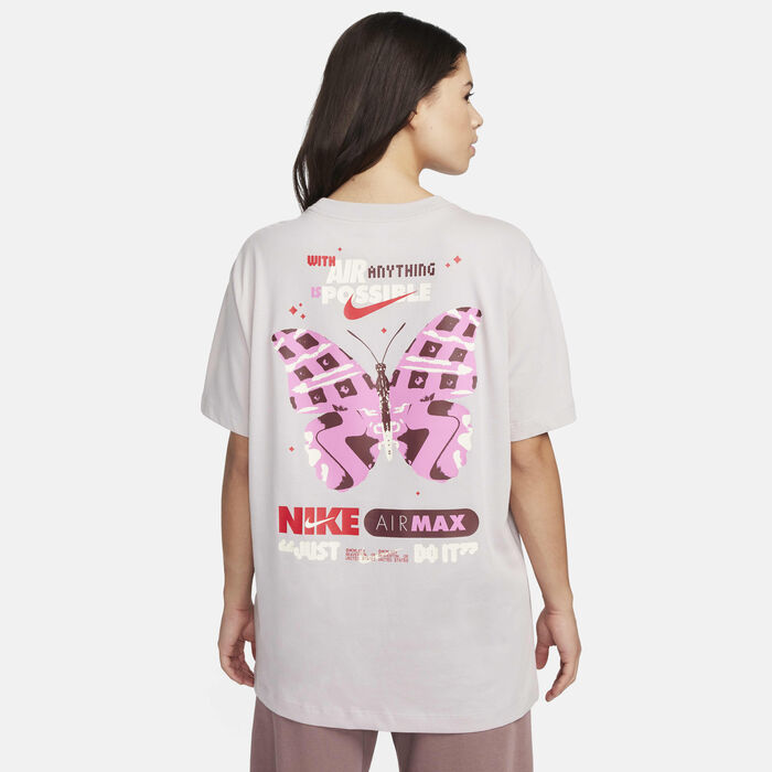 Nike Women's Sportswear Graphic Boyfriend T-Shirt Beige Nike Women's Sportswear Graphic Boyfriend T-Shirt Beige image number 0