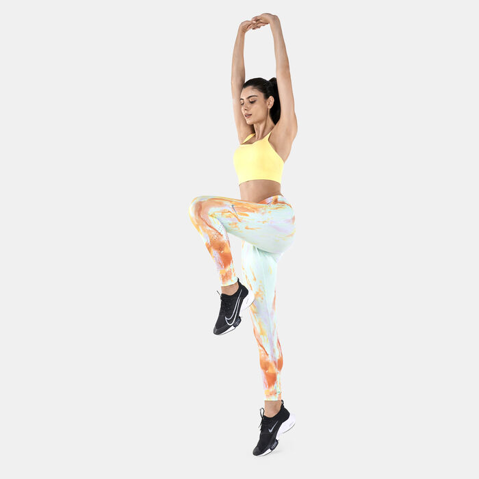 Nike Women's Swoosh Luxe Sports Bra yellow Nike Women's Swoosh Luxe Sports Bra yellow image number 2