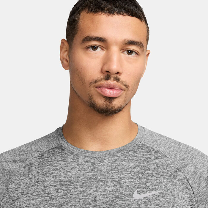 Nike Men's Stride Dri-FIT ADV Running Top Grey Nike Men's Stride Dri-FIT ADV Running Top Grey image number 2