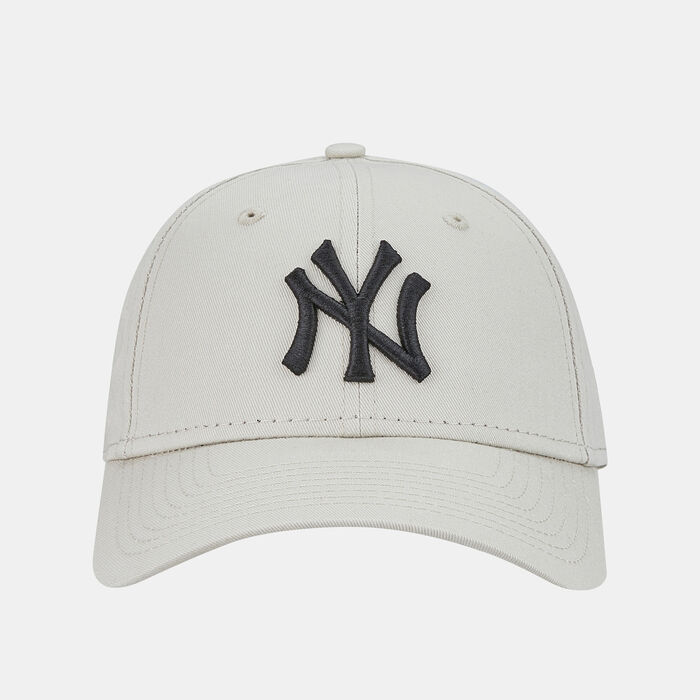 New Era Men's New York Yankees Essential Stone 9FORTY Cap Beige New Era Men's New York Yankees Essential Stone 9FORTY Cap Beige image number 0