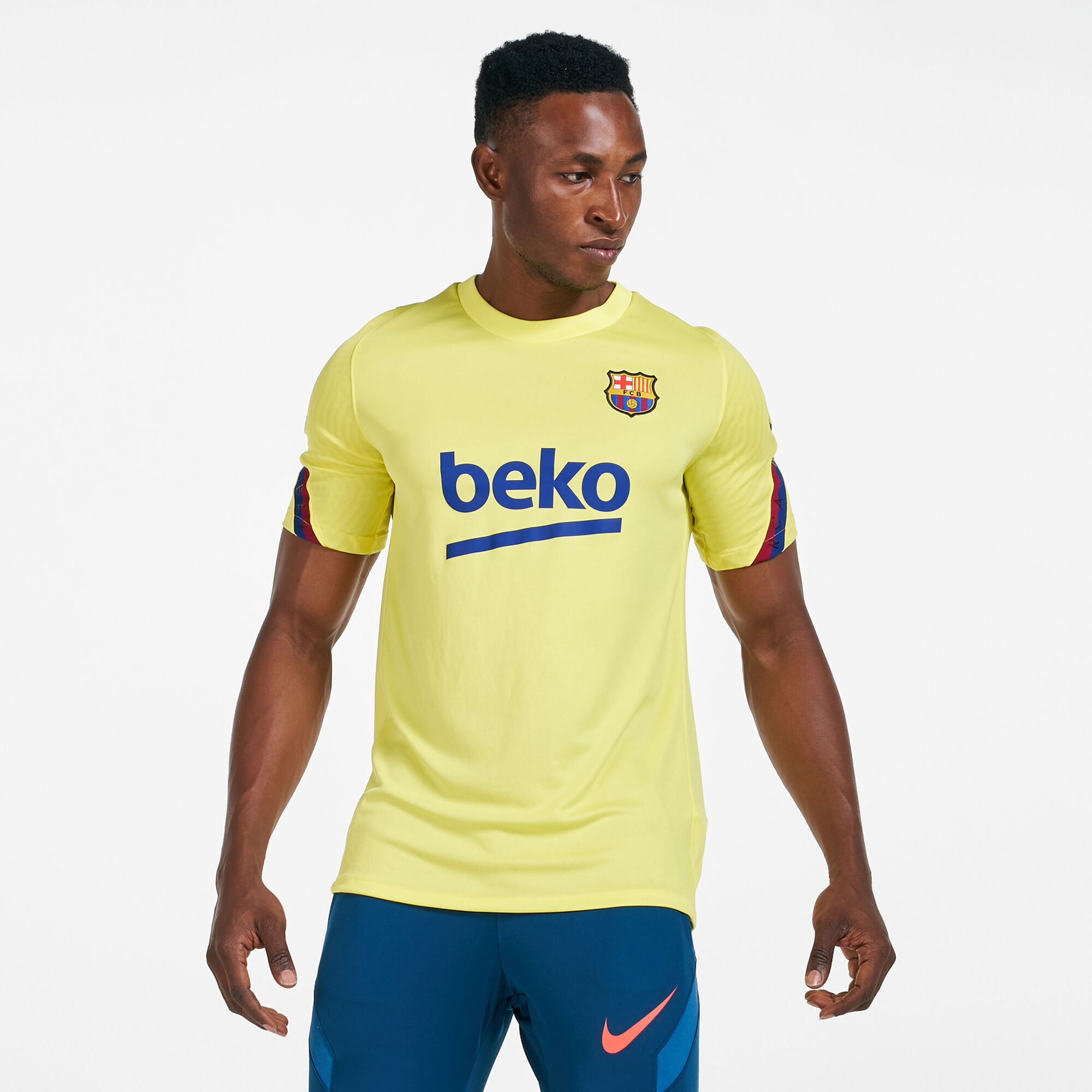 Nike breathe strike t sales shirt