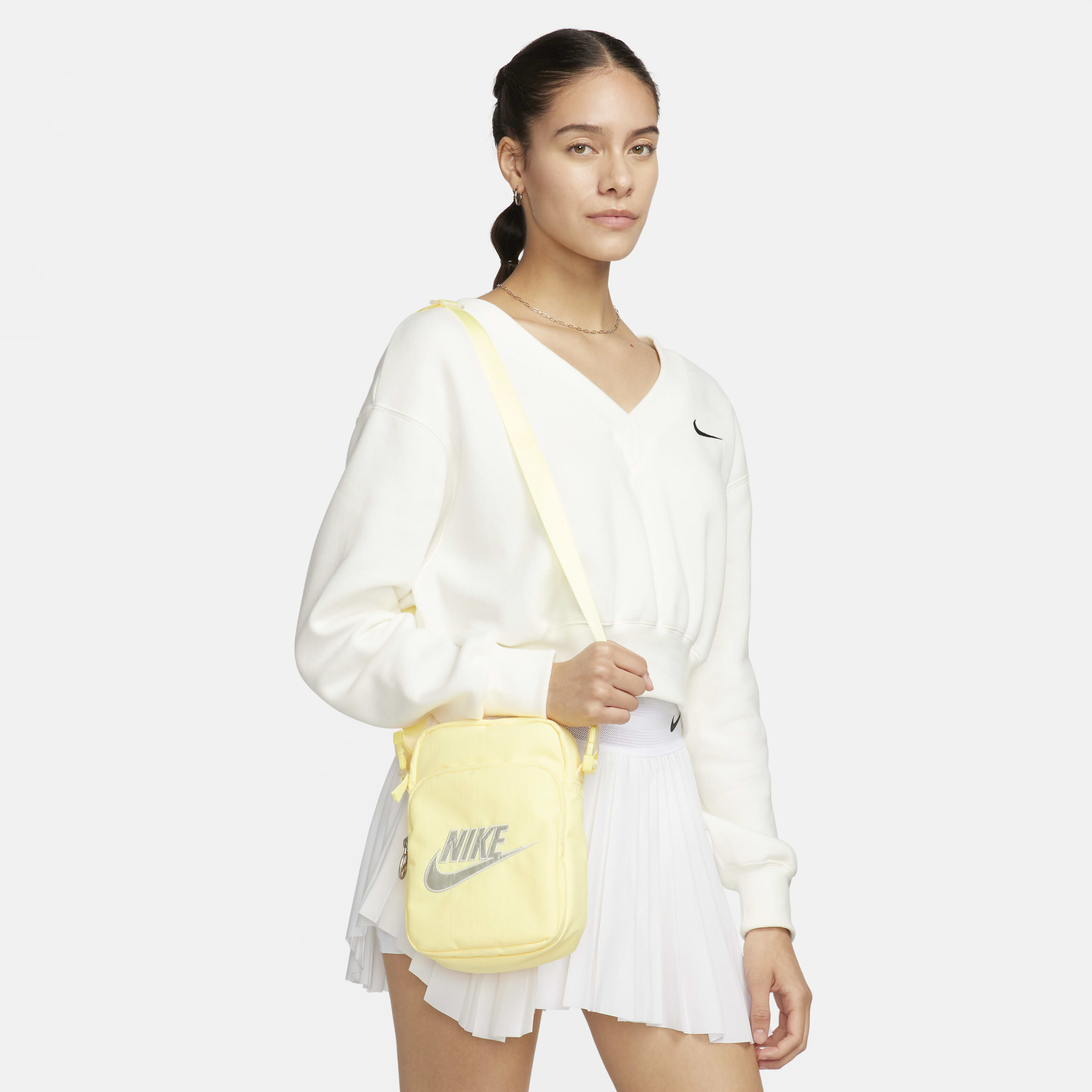 Nike sling bag women store