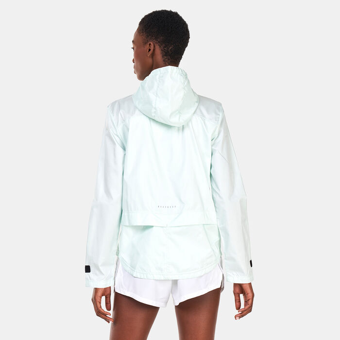 Nike Women's Essential Running Jacket Green image number 1