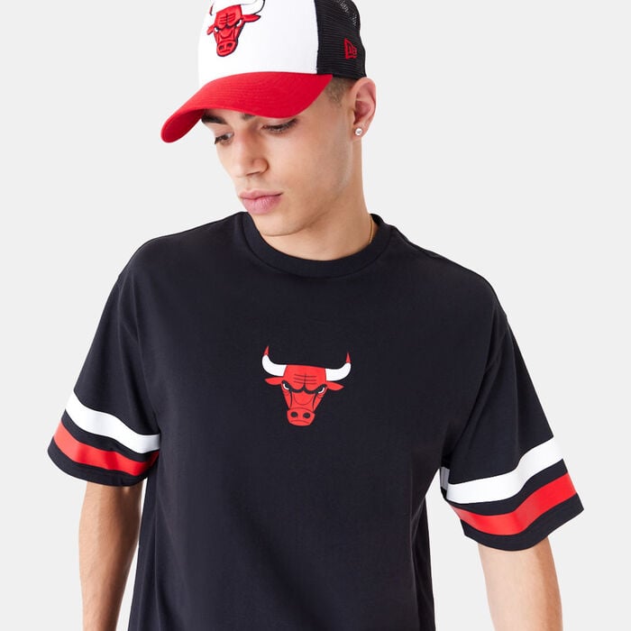 New Era Men's NBA Chicago Bulls Arch Graphic T-Shirt Black New Era Men's NBA Chicago Bulls Arch Graphic T-Shirt Black image number 2
