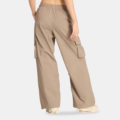 New Balance Women's Seasonal Cargo Pants Beige New Balance Women's Seasonal Cargo Pants Beige
